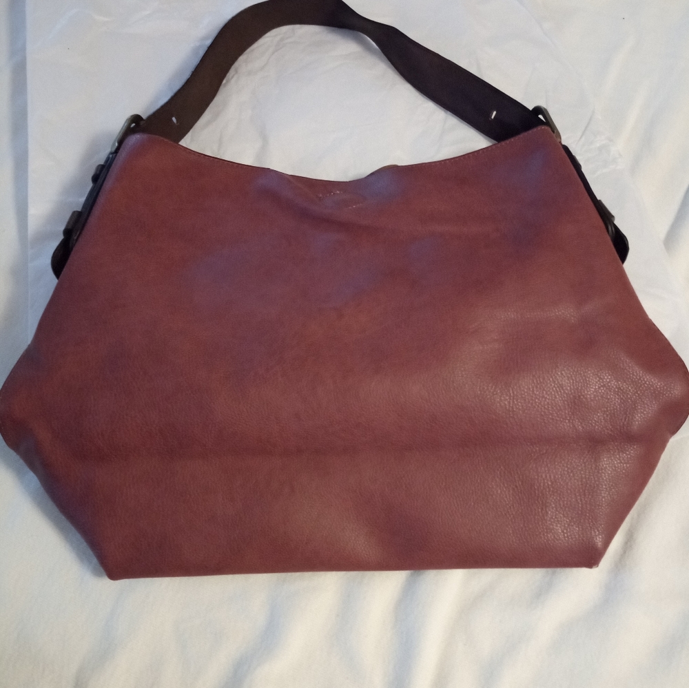 Hobo w/ brown buckle handle